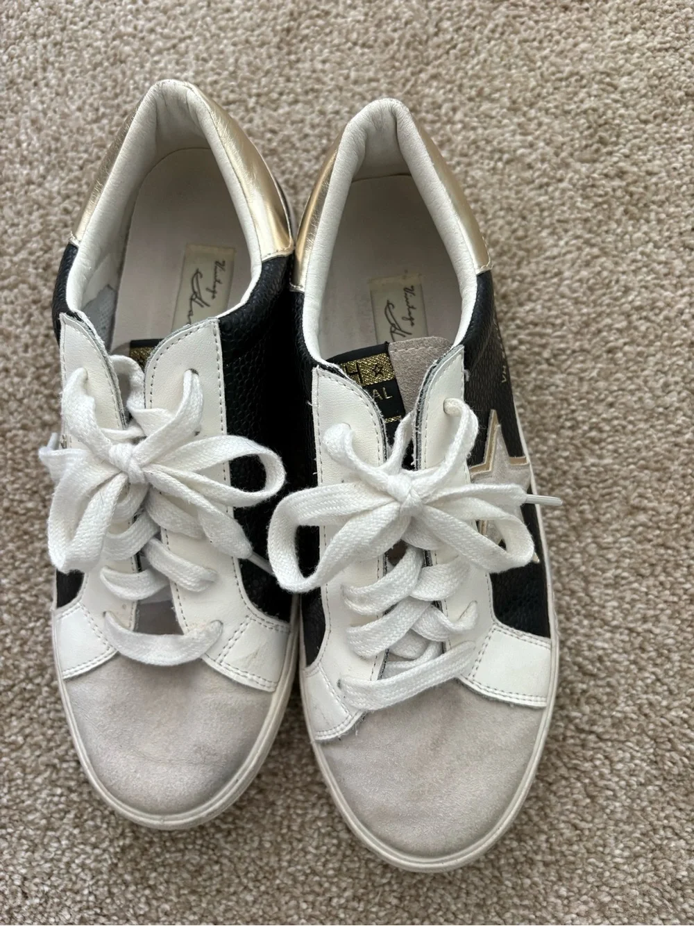 Vintage Havana Low Top Lace Up Star Sneakers Size 7 White Black Gold Grunge
